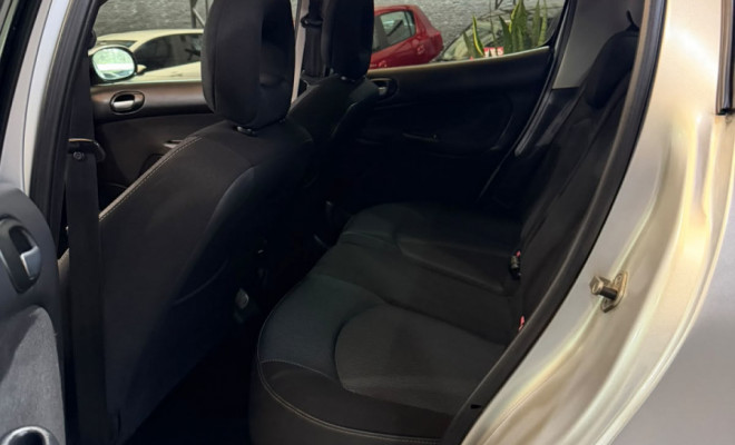 Peugeot 207 QUIKSILVER 1.4 Flex 8V 5p 2010 Flex-8