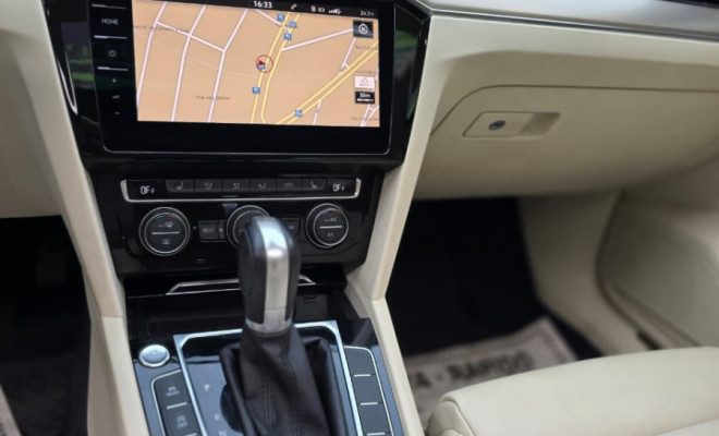 VW - VolksWagen Passat Highline 2.0 TSI 220cv Tip. 2019 Gasolina-10