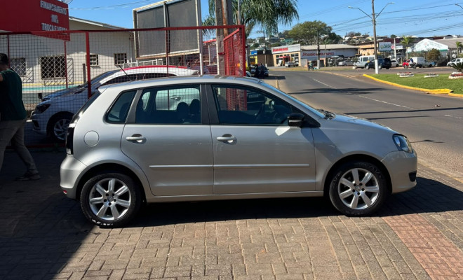 VW - VolksWagen Polo 1.6 E-Flex 8V 5p 2013 Flex-4