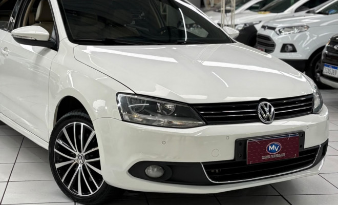 VW - VolksWagen JETTA Highline 2.0 TSI 16V 4p Tiptronic 2013 Flex-0