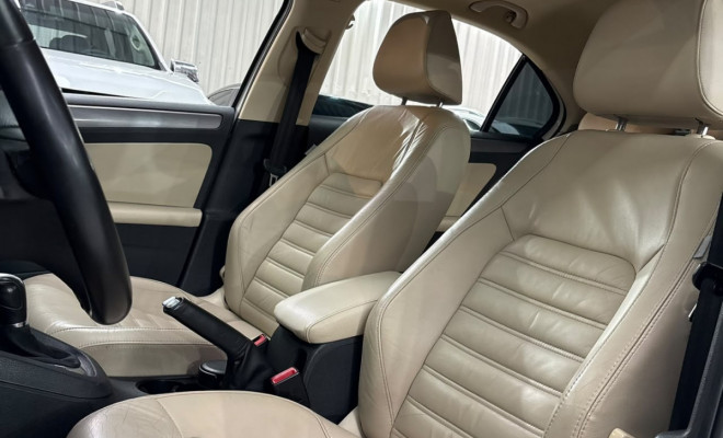 VW - VolksWagen JETTA Highline 2.0 TSI 16V 4p Tiptronic 2013 Flex-7
