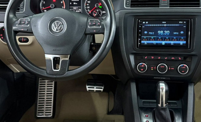 VW - VolksWagen JETTA Highline 2.0 TSI 16V 4p Tiptronic 2013 Flex-6