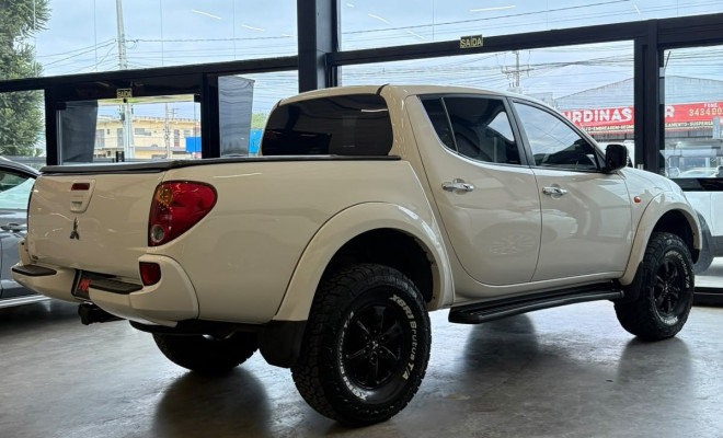 Mitsubishi L200 Triton HPE 3.2 CD TB Int.Diesel Aut 2013 Diesel-2