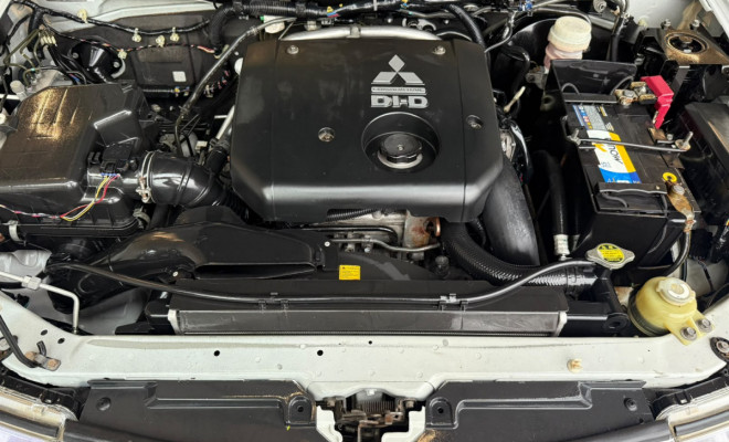 Mitsubishi L200 Triton HPE 3.2 CD TB Int.Diesel Aut 2013 Diesel-4