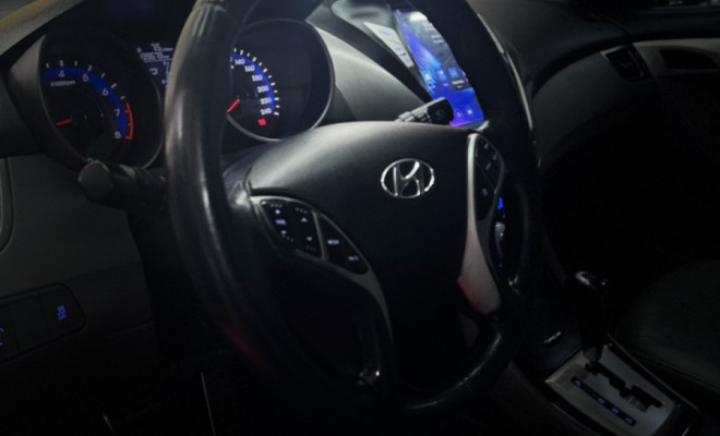 Hyundai Elantra GLS 1.8 16V Aut. 2012 Gasolina-3