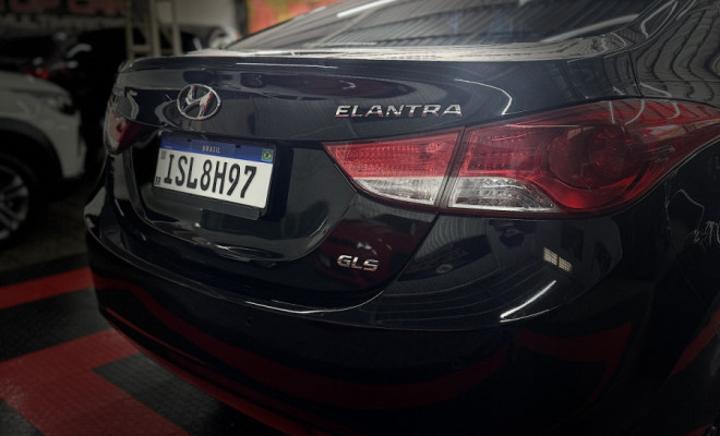 Hyundai Elantra GLS 1.8 16V Aut. 2012 Gasolina-2