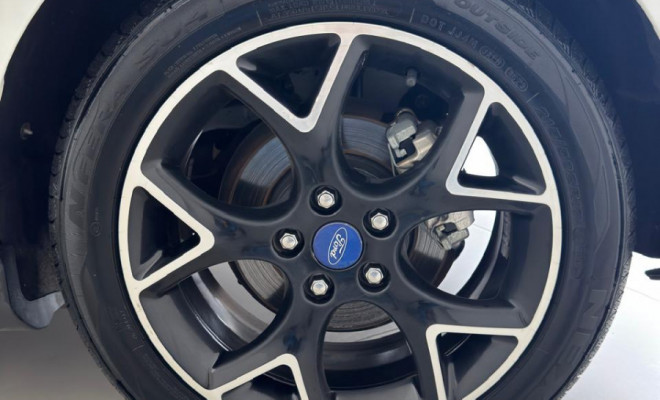 Focus Sedan Titanium 2.0 Aut. 2015 - Completíssimo, Esportivo e com Baixa Quilometragem!-13