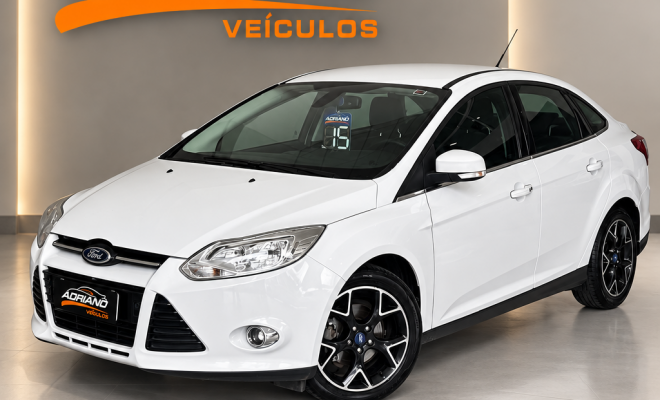 Focus Sedan Titanium 2.0 Aut. 2015 - Completíssimo, Esportivo e com Baixa Quilometragem!