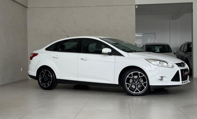 Focus Sedan Titanium 2.0 Aut. 2015 - Completíssimo, Esportivo e com Baixa Quilometragem!-14