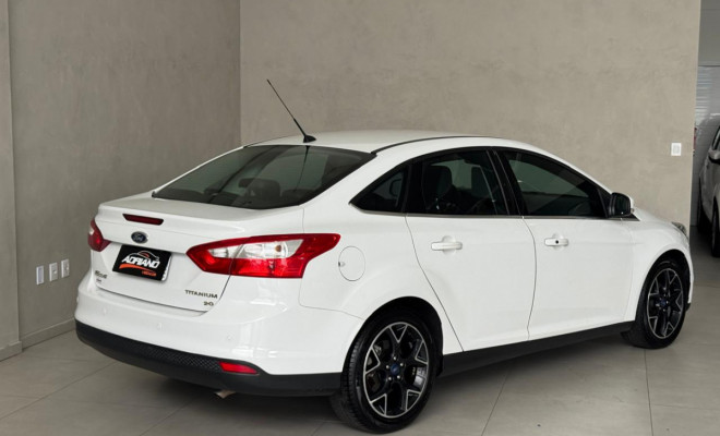 Focus Sedan Titanium 2.0 Aut. 2015 - Completíssimo, Esportivo e com Baixa Quilometragem!-3