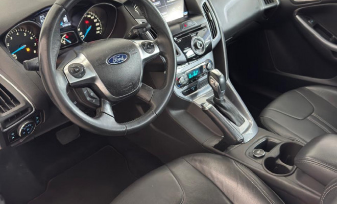 Focus Sedan Titanium 2.0 Aut. 2015 - Completíssimo, Esportivo e com Baixa Quilometragem!-6