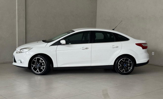 Focus Sedan Titanium 2.0 Aut. 2015 - Completíssimo, Esportivo e com Baixa Quilometragem!-16