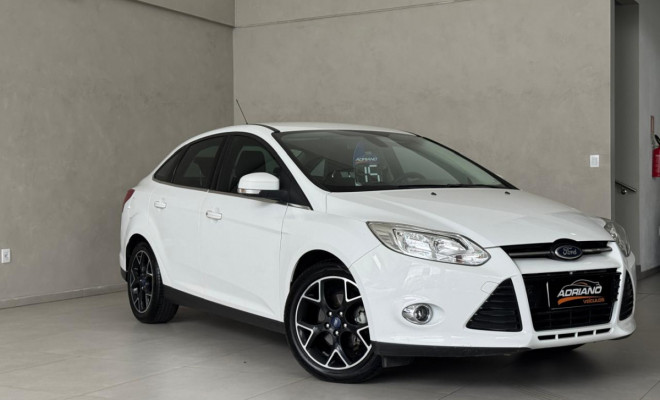 Focus Sedan Titanium 2.0 Aut. 2015 - Completíssimo, Esportivo e com Baixa Quilometragem!-12