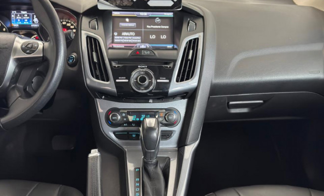 Focus Sedan Titanium 2.0 Aut. 2015 - Completíssimo, Esportivo e com Baixa Quilometragem!-11