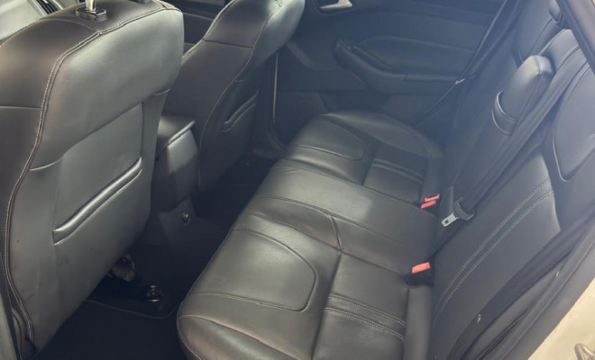 Focus Sedan Titanium 2.0 Aut. 2015 - Completíssimo, Esportivo e com Baixa Quilometragem!-8