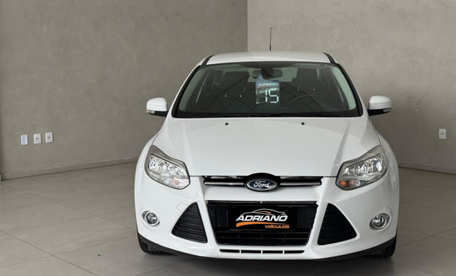 Focus Sedan Titanium 2.0 Aut. 2015 - Completíssimo, Esportivo e com Baixa Quilometragem!-0