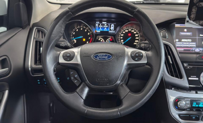Focus Sedan Titanium 2.0 Aut. 2015 - Completíssimo, Esportivo e com Baixa Quilometragem!-10