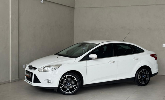 Focus Sedan Titanium 2.0 Aut. 2015 - Completíssimo, Esportivo e com Baixa Quilometragem!-15