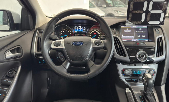 Focus Sedan Titanium 2.0 Aut. 2015 - Completíssimo, Esportivo e com Baixa Quilometragem!-4