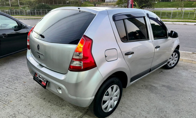Renault SANDERO Expression 1.0 Hi-Flex - 2013-2