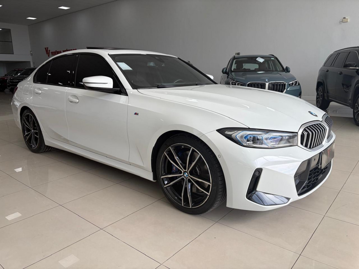 BMW 320i 2023 à venda