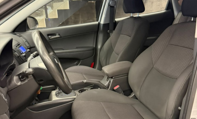 Hyundai i30 2.0 16V 145cv 5p Aut. 2011 Gasolina-5