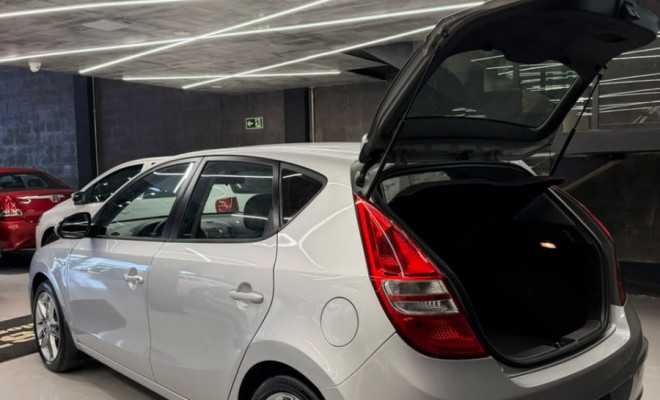 Hyundai i30 2.0 16V 145cv 5p Aut. 2011 Gasolina-11