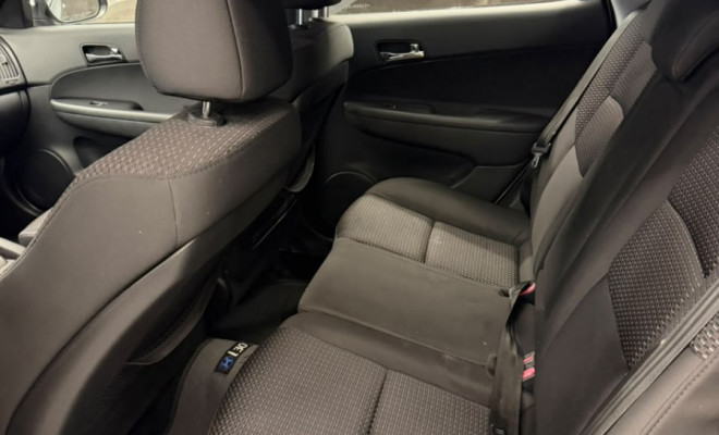 Hyundai i30 2.0 16V 145cv 5p Aut. 2011 Gasolina-8