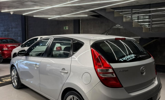 Hyundai i30 2.0 16V 145cv 5p Aut. 2011 Gasolina-12
