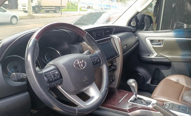 Toyota Hilux SW4 SRX 4x4 2.8 TDI 16V Dies. Aut. 2019 Diesel-5