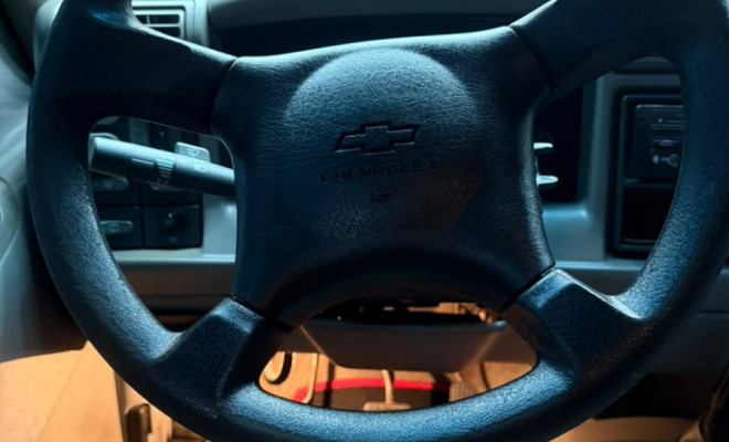 GM - Chevrolet BLAZER DLX 1999 Gasolina-6