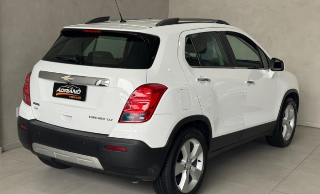 Tracker LTZ 1.8 Aut. 2014 - Completíssima, Confortável e com Boa Quilometragem!-2