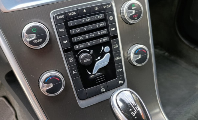 Volvo XC 60 2.0 T5  5p 2015 Gasolina-10