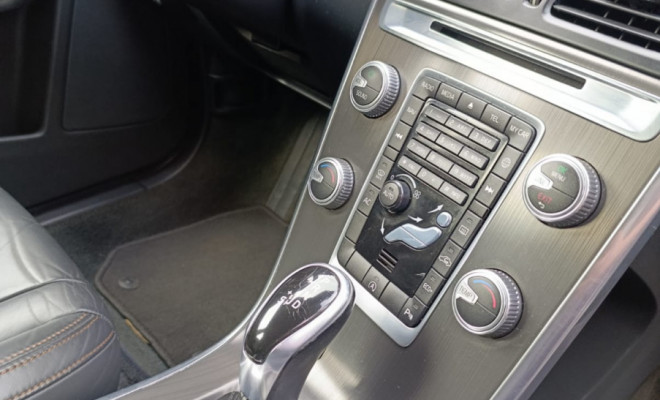 Volvo XC 60 2.0 T5  5p 2015 Gasolina-9