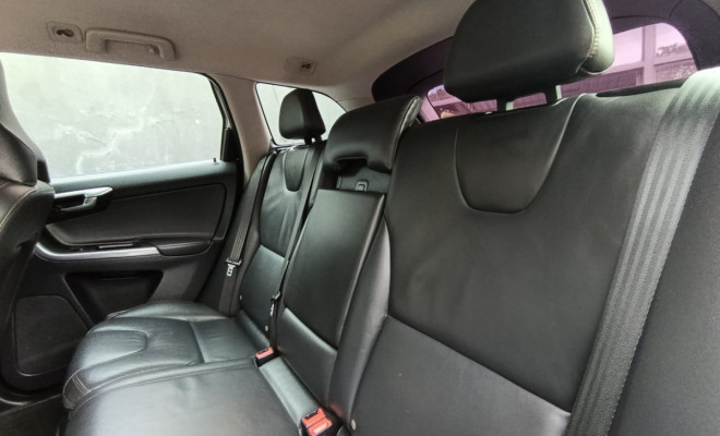 Volvo XC 60 2.0 T5  5p 2015 Gasolina-13