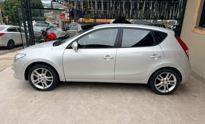 Hyundai i30 2.0 16V 145cv 5p Mec. 2012 Gasolina-2