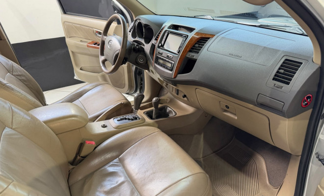 Toyota Hilux SW4 SRV D4-D 4x4 3.0 TDI Dies. Aut 2010 Diesel-11