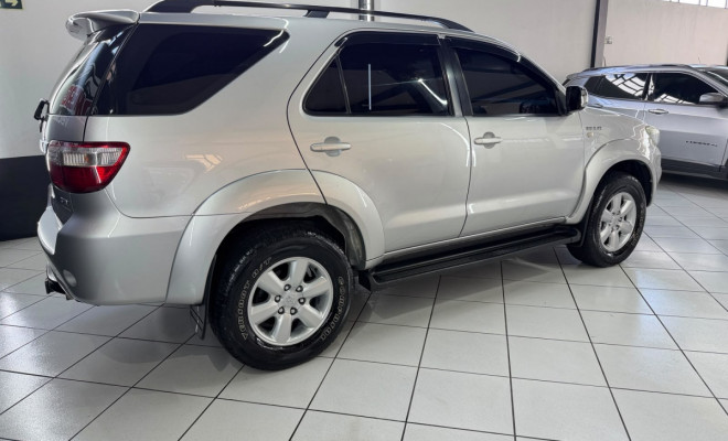 Toyota Hilux SW4 SRV D4-D 4x4 3.0 TDI Dies. Aut 2010 Diesel-0