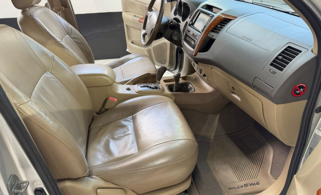 Toyota Hilux SW4 SRV D4-D 4x4 3.0 TDI Dies. Aut 2010 Diesel-4
