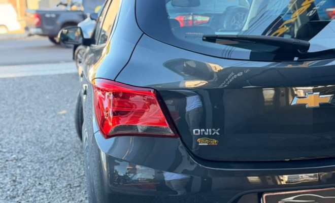 GM - Chevrolet ONIX HATCH LT 1.0 8V FlexPower 5p Mec. 2019 Flex-4