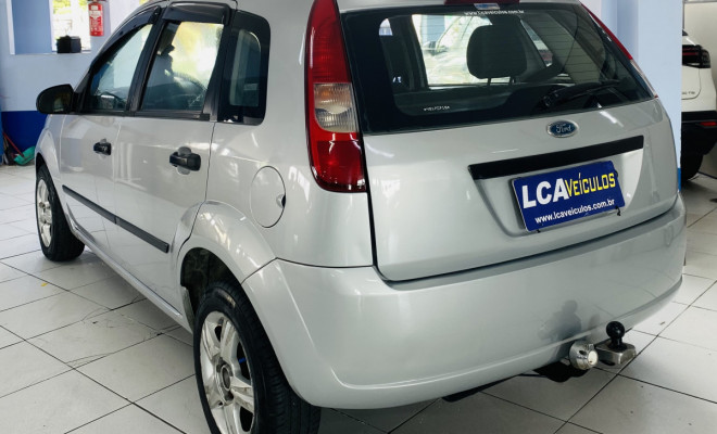 Ford Fiesta Personnalité 1.0 8V 66cv 5p 2004 Gasolina-2