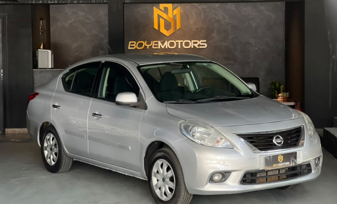 Nissan VERSA SV 1.6 16V Flex Fuel 4p Mec. 2013 Flex