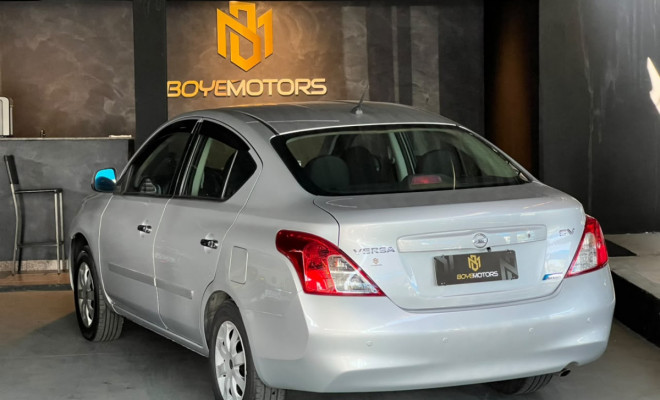 Nissan VERSA SV 1.6 16V Flex Fuel 4p Mec. 2013 Flex-2