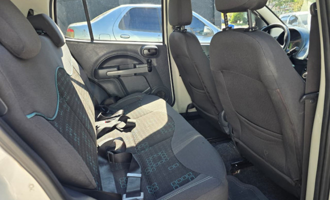 Fiat UNO ECONOMY 1.4 EVO Fire Flex 8V 4p 2014 Flex-10
