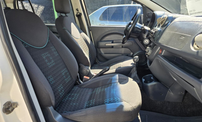 Fiat UNO ECONOMY 1.4 EVO Fire Flex 8V 4p 2014 Flex-8
