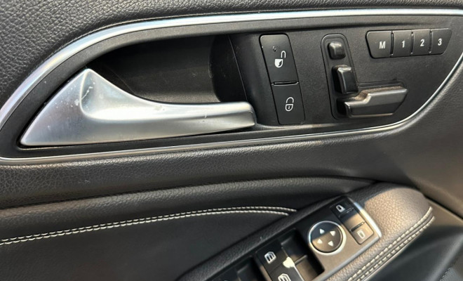 Mercedes-Benz GLA 250 Enduro 2.0 TB 16V 211cv Aut. 2016 Gasolina-14