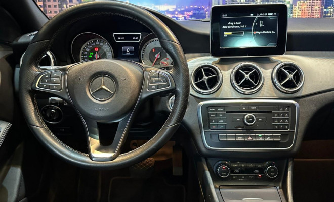 Mercedes-Benz GLA 250 Enduro 2.0 TB 16V 211cv Aut. 2016 Gasolina-13