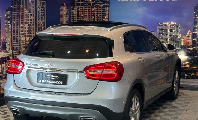Mercedes-Benz GLA 250 Enduro 2.0 TB 16V 211cv Aut. 2016 Gasolina-2
