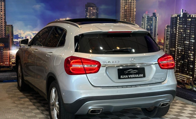 Mercedes-Benz GLA 250 Enduro 2.0 TB 16V 211cv Aut. 2016 Gasolina-1