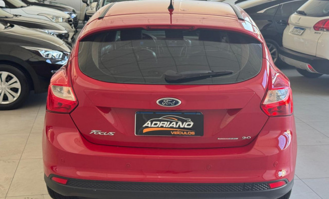 Focus 2.0 SE Aut. 2014 - Completíssimo, Confortável e com Boa Quilometragem!-1